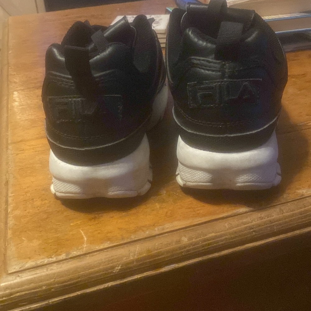Fila Sneakers EUC Woman’s size 10 - Picture 6 of 7